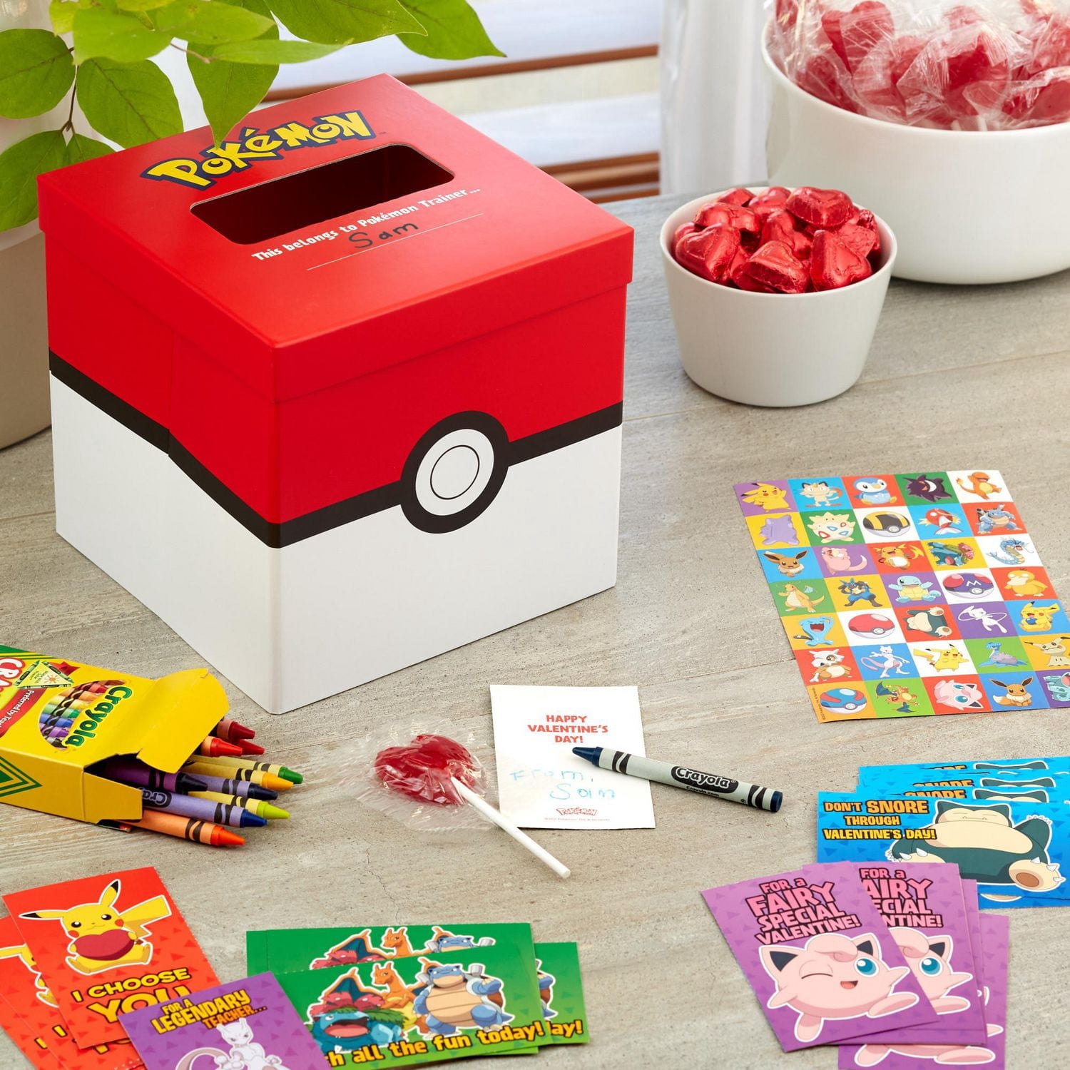 Cartes de la Saint-Valentin pour enfants, et boîte aux lettres pour échanger les cartes dans la salle de classe, Pokémon, Hallmark (1 boîte, 32 cartes de la Saint-Valentin, 35 autocollants, 1 carte po