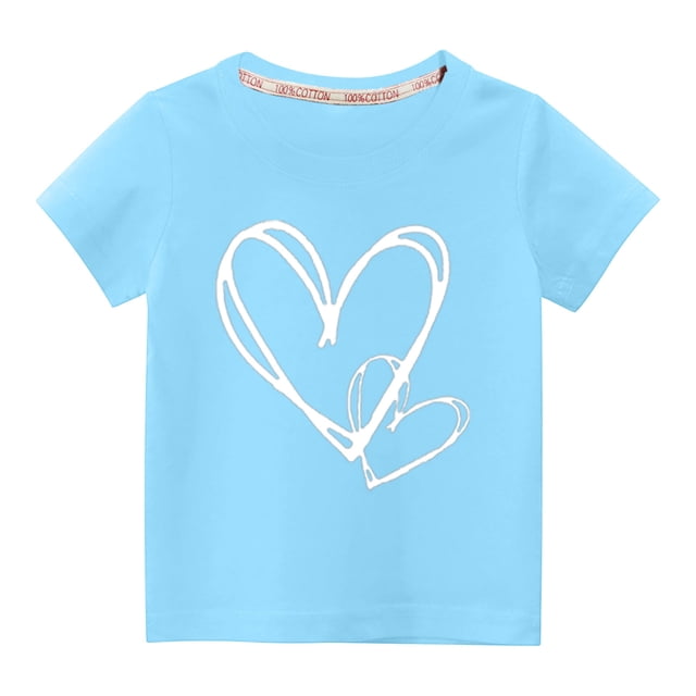 Pisexur T-Shirt à Manches Courtes à Col Rond Mignon pour Tout-Petits Garçons Filles, Bleu Pâle avec Motif de Cœur Blanc. Fait de 90 % Coton et 10 % polyester, Ce T-Shirt en Tissu Respirant et Doux Convient aux Tout-Petits de 3 à 10 Ans. Idéal pour les Tenues Décontractées, les Séances Photo Ou les occasions Spéciales comme les Anniversaires et les Réunions de Famille.