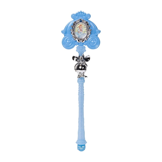 Princesse Disney Baguette - Cendrillon avec une Poignée Texturée Bleu Pâle, Figurine de Souris Argentée Près du Dessus, et un Dessus en Forme de Carrosse Présentant un Camée Tournoyant de Cendrillon avec Détails Platine, Convient comme Accessoire de costume d'Halloween pour 3 Ans et Plus.