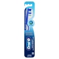 thumbnail image 1 of Oral-B Cavity Defense Brosse à Dents, Moyenne, 1 of 10