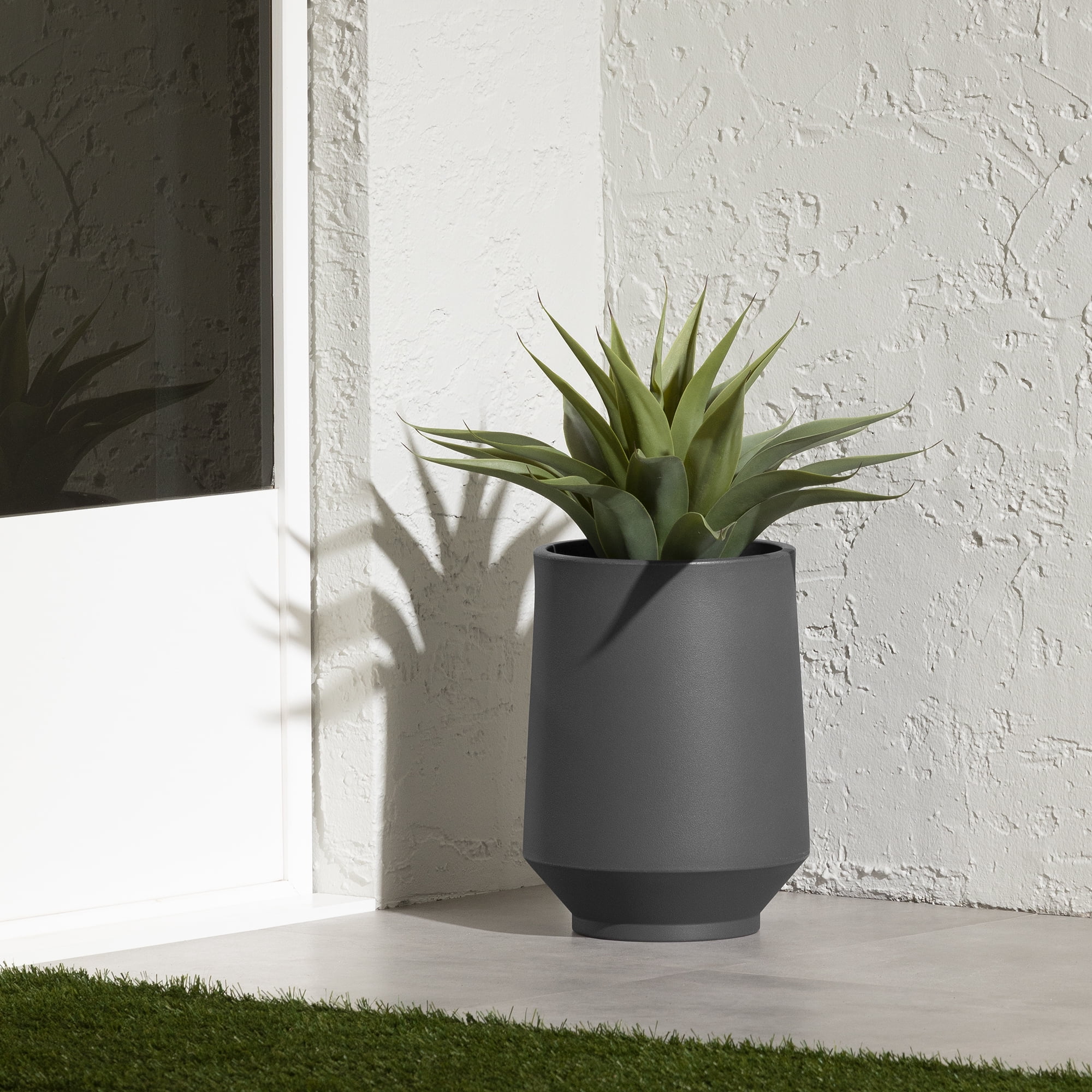 Planter from the collection Dalya South Shore