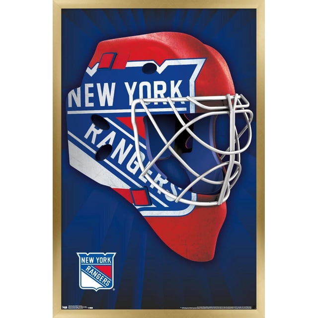 LNH New York Rangers - Affiche Murale Masque 16, 22,375 Po x 34 Po Mettant en Vedette un Masque de Gardien de hockey Orienté vers l'Avant avec le Motif du logo New York Rangers Rouge, Blanc et Bleu sur Papier d'Affiche Lustré, sur Fond Dégradé radial Bleu Foncé avec Cadre Doré. Cette Oeuvre Murale Légère Est Idéale pour les Chambres, les Bureaux, les Résidences Étudiantes et la Déco des Amateurs de sports.