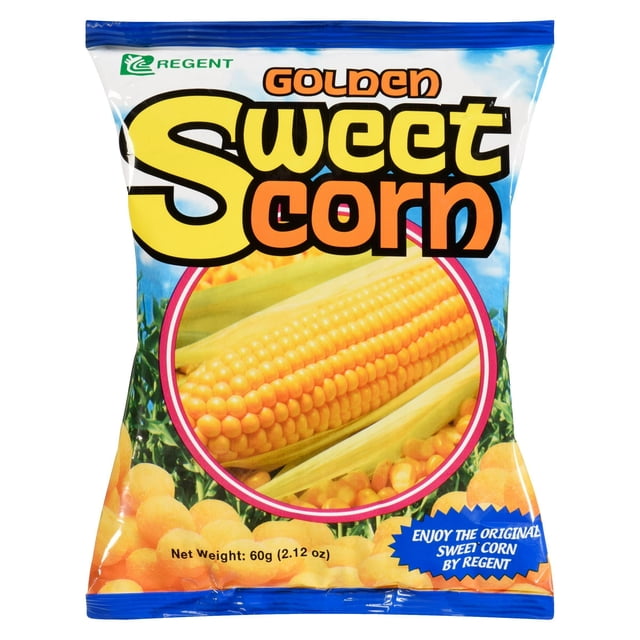 Maïs Sucré Doré Regent 65 g, Gros Plan, Vue Frontale de Collations de Maïs Sucré Rondes, Format Bouchées, Empilées sur un Fond Neutre; Grains Enrobés d'Assaisonnement Listant du Sucre, du Sel Iodé, du glutamate Monosodique et du Jaune FD&C #5; Souvent Utilisé comme Collation de Film Ou de Pique-Nique Ou comme Garniture de Salade Croquante.