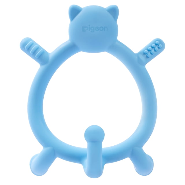 Pigeon Anneau de Dentition en Silicone pour Chat pour Boire en Bleu, Idéal pour les Bébés de 3+ Mois à 6+ Mois. Présente un design en Forme de Chat avec des Poignées Texturées pour Apaiser l'Inconfort de Dentition et Stimuler l'Intérêt Visuel. Fait de Silicone de Qualité Alimentaire à 100 %, Sans BPA, et Favorise la Stérilisation par Ébullition. Couleurs à Fort Contraste Aident au Développement Cognitif et Réduisent la Succion du Pouce.