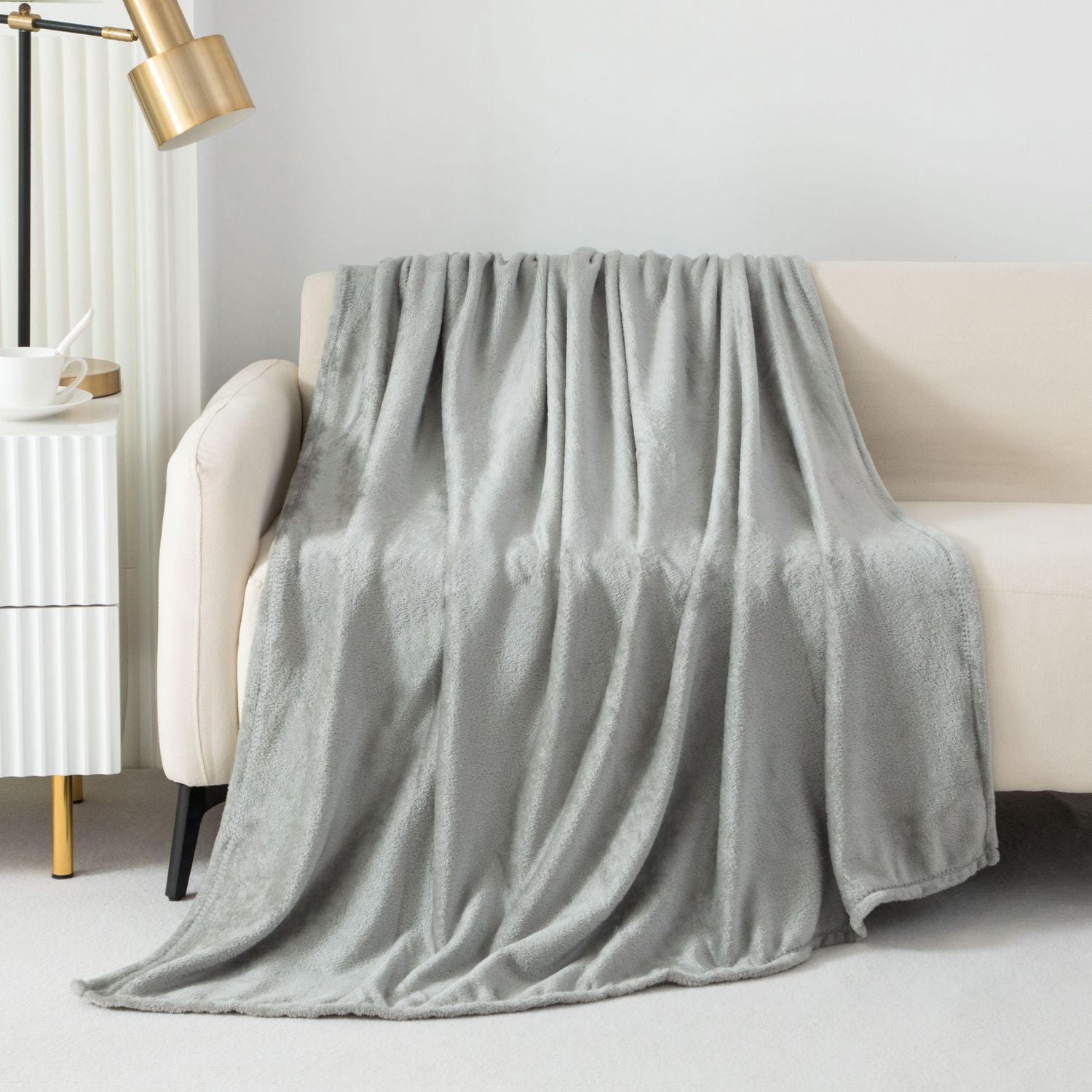 Couverture jetée peluche Mainstays gris
