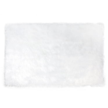 Tapis en fausse fourrure pour enfants Mainstays de Home Decor Inc., blanc - 76 x 114 cm, doux et moelleux.