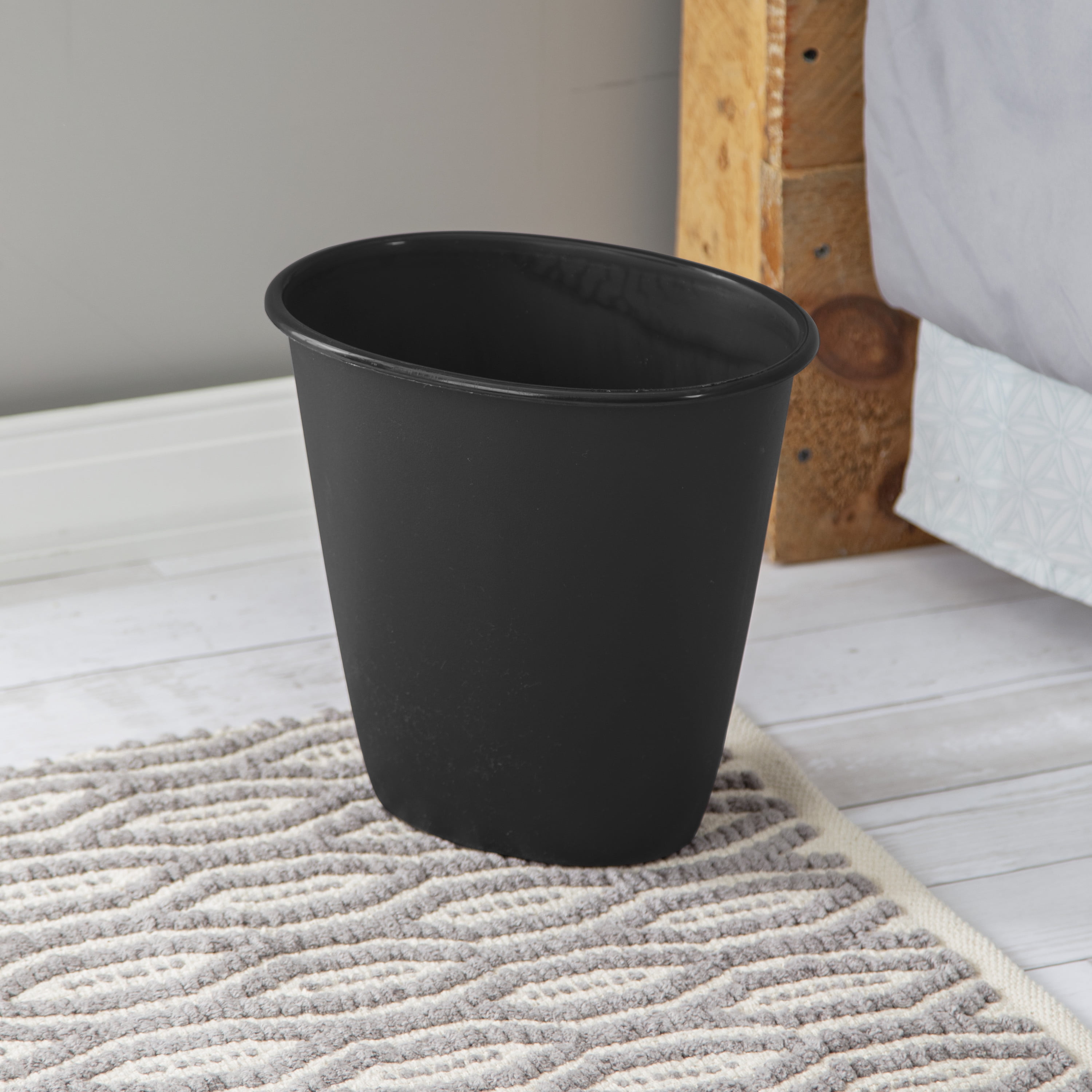 Sterilite Corbeille à déchets ovale de 5,7 L, petite poubelle ouverte en plastique pour salle de bain ou bureau, noir