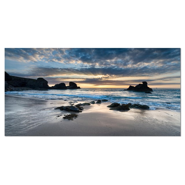 Designart Belle Oeuvre Murale sur Toile de la Baie de Porthcothan Présentant une Scène Côtière Panoramique avec une Plage Sablonneuse et des Roches Sombres au Premier Plan, des Vagues Océaniques sous un Ciel de Coucher de Soleil Nuageux, Imprimée sur Toile de Coton de Qualité Supérieure avec des Bords Enveloppés pour Galerie, Convient au décor Nautique.