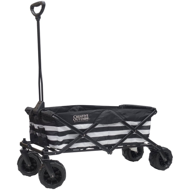 Chariot Pliant Tout-Terrain par Creative Outdoor à Rayures Noires et Blanches. Doté d'Un Cadre en Acier durable, d'Un design Pliable et de Roues Pivotantes à 360 Degrés pour une Maniabilité Facile. Convient pour Porter jusqu'à 150 Lb, Idéal pour les Activités de Plein Air comme le camping, les Pique-Niques et les Sorties à la Plage. Compact et portable avec Mécanisme à Pliage Rapide et Manchon de Voyage pour le Rangement.