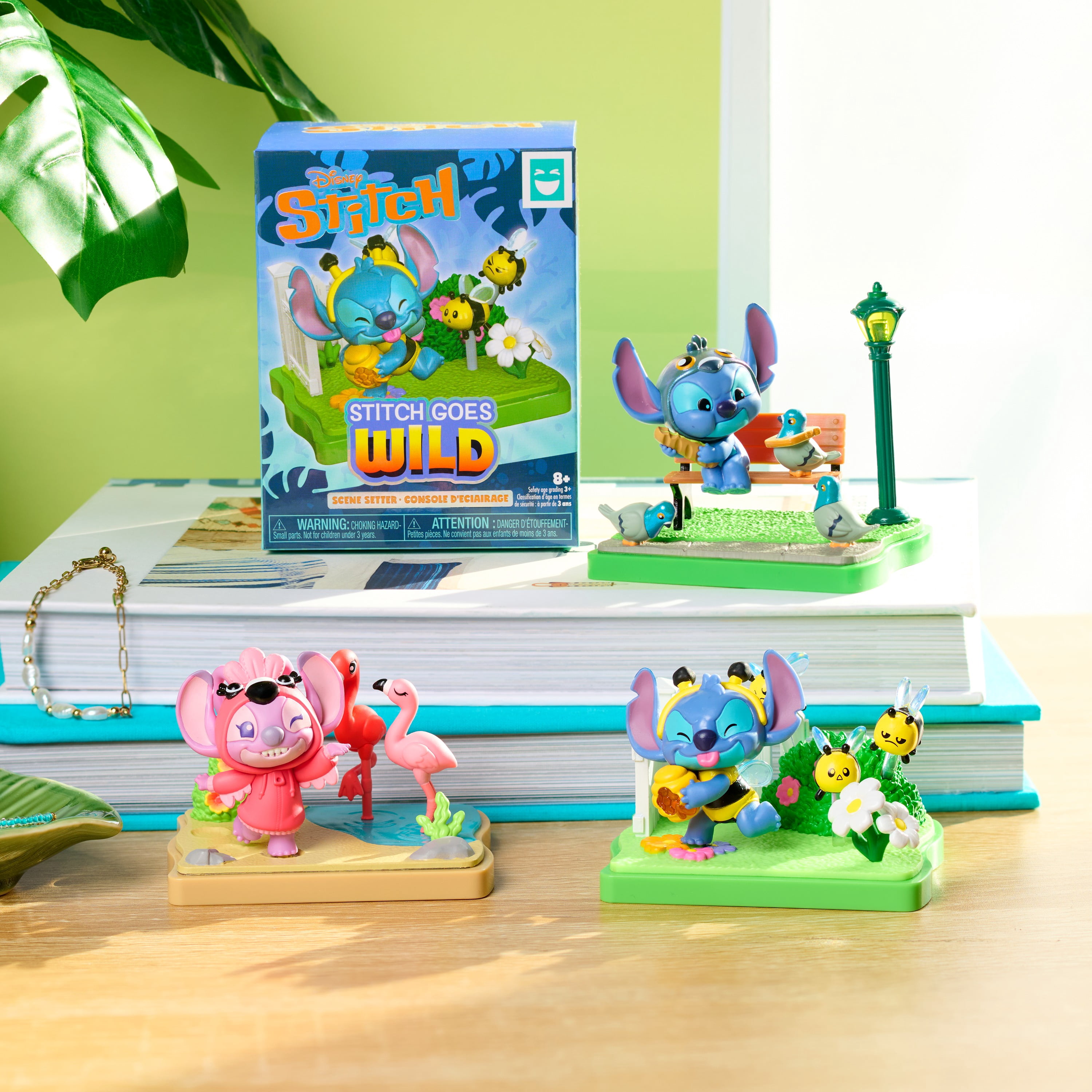HAPPY HAUL Disney Stitch Goes Wild Scene Setters, figurine surprise à collectionner dans une boîte mystère avec base décor et accessoires, 8 cm, édition limitée, 8 ans et plus
