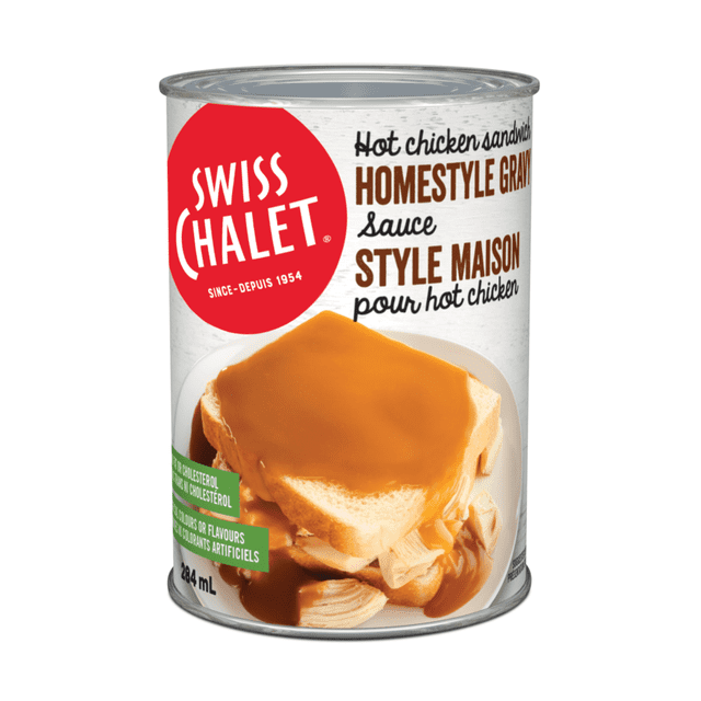 Swiss Chalet Sandwich au Poulet Piquant Sauce Maison en Boîte de 284 ml avec une Étiquette Blanche Présentant le logo Swiss Chalet Rouge et une image d'Un Sandwich au Poulet Piquant Recouvert de Sauce Maison Brune, Sans Cholestérol et Sans Colorants Ni Arômes Artificiels, Idéal pour Rehausser des Repas de Poulet Piquant Faits Maison.