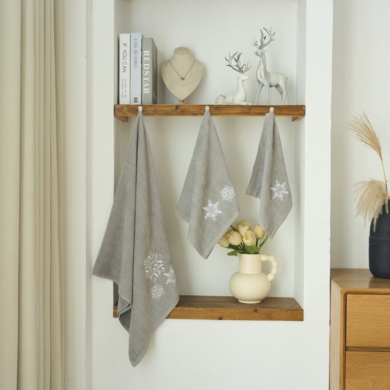 Marina Decoration Xmas Ensemble de Serviettes de Luxe Premium Ultra Doux 100 % Coton Brodé Moderne de Noël 3 Pcs, Motif Flocon de Neige Gris Blanc
