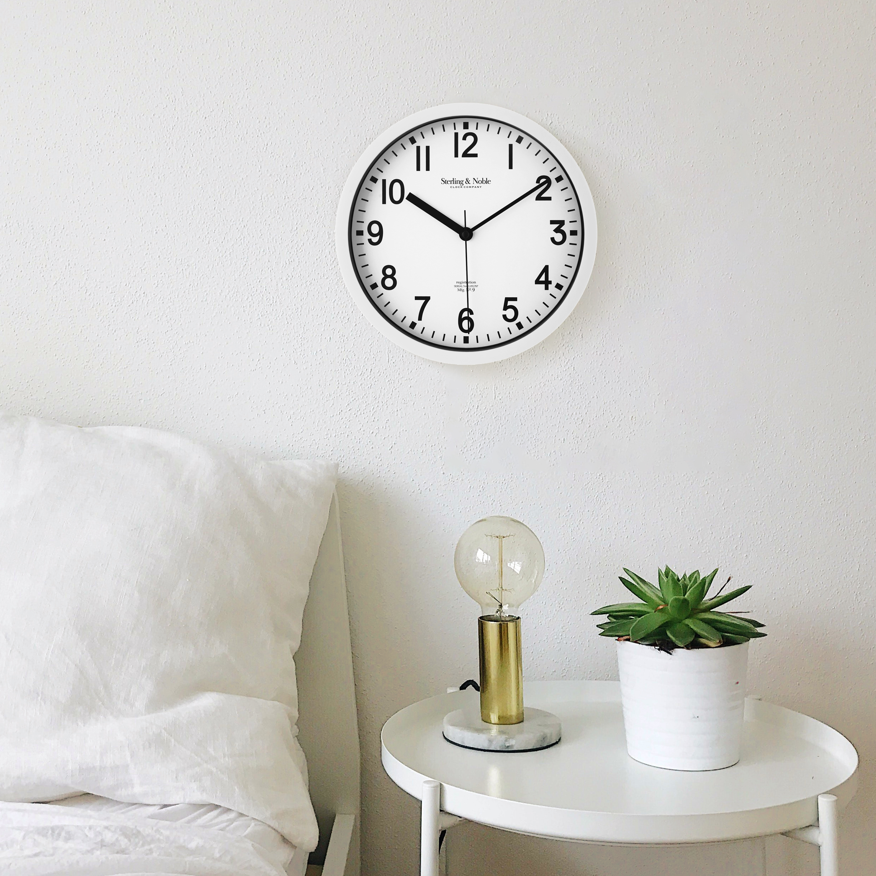 Horloge murale analogique ronde noire de base de 8,8 pouces pour l'intérieur HOMETRENDS