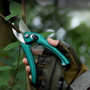 YIMWNYI Garden Pruning Shears, Stainless Steel Blades, Ergonomic Handheld Pruners, Ideal for Herbs and Flowers, Comfortable Grip, Perfect Gift for Gardeners