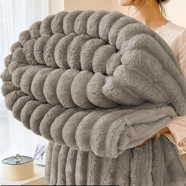 Couverture Jetée en Fausse Fourrure Cozy Bliss pour Canapé, Couverture Jetée 3D Ultra Douce, Duveteuse et Pelucheuse, Cadeaux, Couverture pour Femmes, Couverture Blanc Crème pour Sofa, Chambre, Salon, Couvertures et Jetés en Molleton 27 * 35 Pouces
