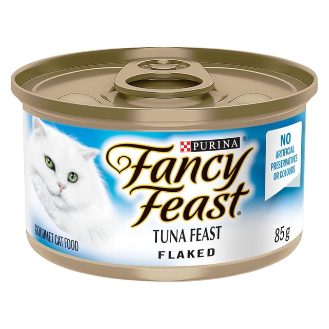 Fancy Feast Flaked Tuna Feast, Wet Cat Food 85g can with gold pull-tab lid, featuring a white cat with green eyes on a blue and white label, highlighting no artificial preservatives or colours and tender flaked tuna pieces for adult cats.