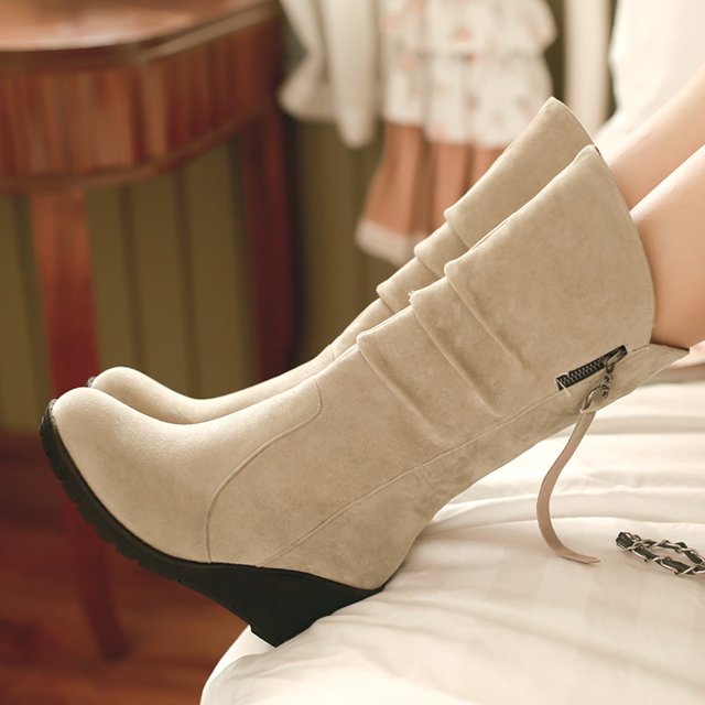 Mikilon Chaussures pour Femmes Couleur Unie Décontractées Tige en Suède Fermeture Éclair Talons Compensés Chaudes d'Hiver Bottes de Cowboy Résistantes à l'Usure