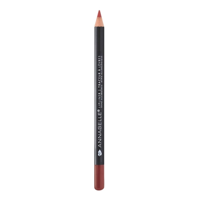 Annabelle Lipliner 230 Flamme Rouge Montrée Verticalement avec une Pointe Rouge Aiguisée et un Baril Noir Présentant un Texte de Marque Blanc, Hypoallergénique et Conçu pour une Définition Précise des Lèvres avec une Finition Naturelle et Hydratante pour un Port Longue Durée.
