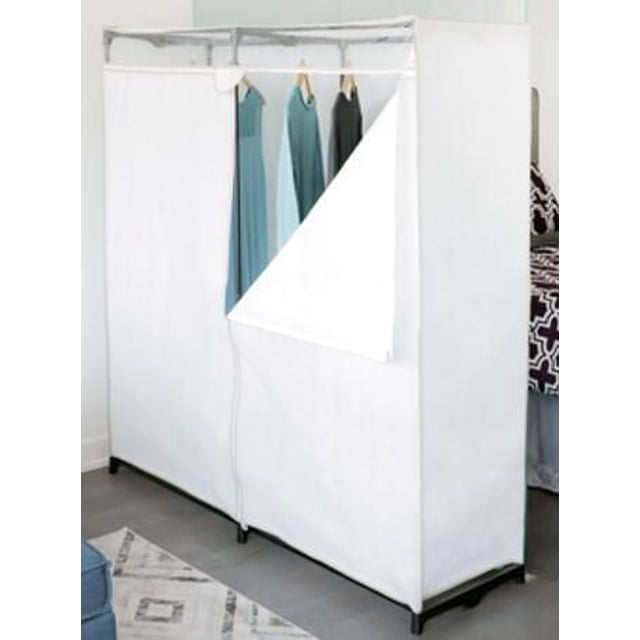 Tidyliving Garde-Robe à Fermeture Éclair à un Seul Niveau Extra Grand, 60 Pouces, avec une Housse en Tissu Blanche Partiellement Dézippée Montrant des Vêtements Suspendus à l'Intérieur, Soutenue par un Cadre en Métal Noir et une base en Plastique, Convient pour Ajouter de l'Espace dans la Garde-Robe de Petites Pièces Ou d'Appartements.