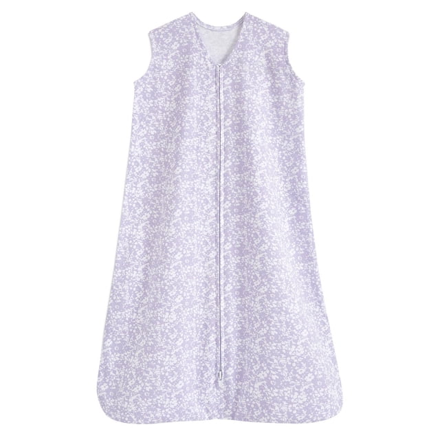 HALO® SleepSack® Couverture Portable - 100 % Coton - Fleurs d'Aster - Violet MD Sans Manches, Couverture Portable pour Bébé avec Fermeture Éclair avant à Double Sens, Tissu en Coton Violet Pâle Imprimé de Fleurs d'Aster Blanches, Conçue pour Remplacer les Couvertures Amples et Favoriser un Sommeil Sécuritaire et un Développement Sain des Hanches.