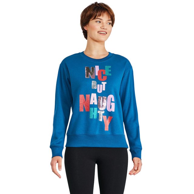 George Robe Popover en Molleton Bleu pour Femme à Manches Longues et Encolure Ras du Cou, avec une Impression Graphique Colorée à l'Avant Qui Se Lit « Nice but Naughty », Encolure Côtelée, Poignets et Bande Inférieure, Ourlet Droit, Montré dans une Vue avant Centrée, Convient pour une Tenue Décontractée Ou pour Superposer pendant les Saisons Plus Froides.