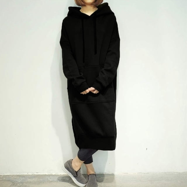 Nouvelle Robe à Capuche Longue Ample pour Femmes, Unie, Manches Longues, Poches, Fente, Décontractée, Chaude, Chandails à Capuchon en Noir. Cette Longue Robe à Capuche Présente une Capuche à Cordon, Poche Poche, Fente Latérale et Manches Longues avec Épaules Tombantes. Fabriquée en Tissu Doux en polyester et spandex, Elle Offre Chaleur et Confort. les Poignets et l'Ourlet Côtelés Ajoutent une Touche Stylée, et la Coupe Régulière Assure une Facilité de Port. Convient aux occasions Décontractées et Offerte en Plusieurs Tailles.