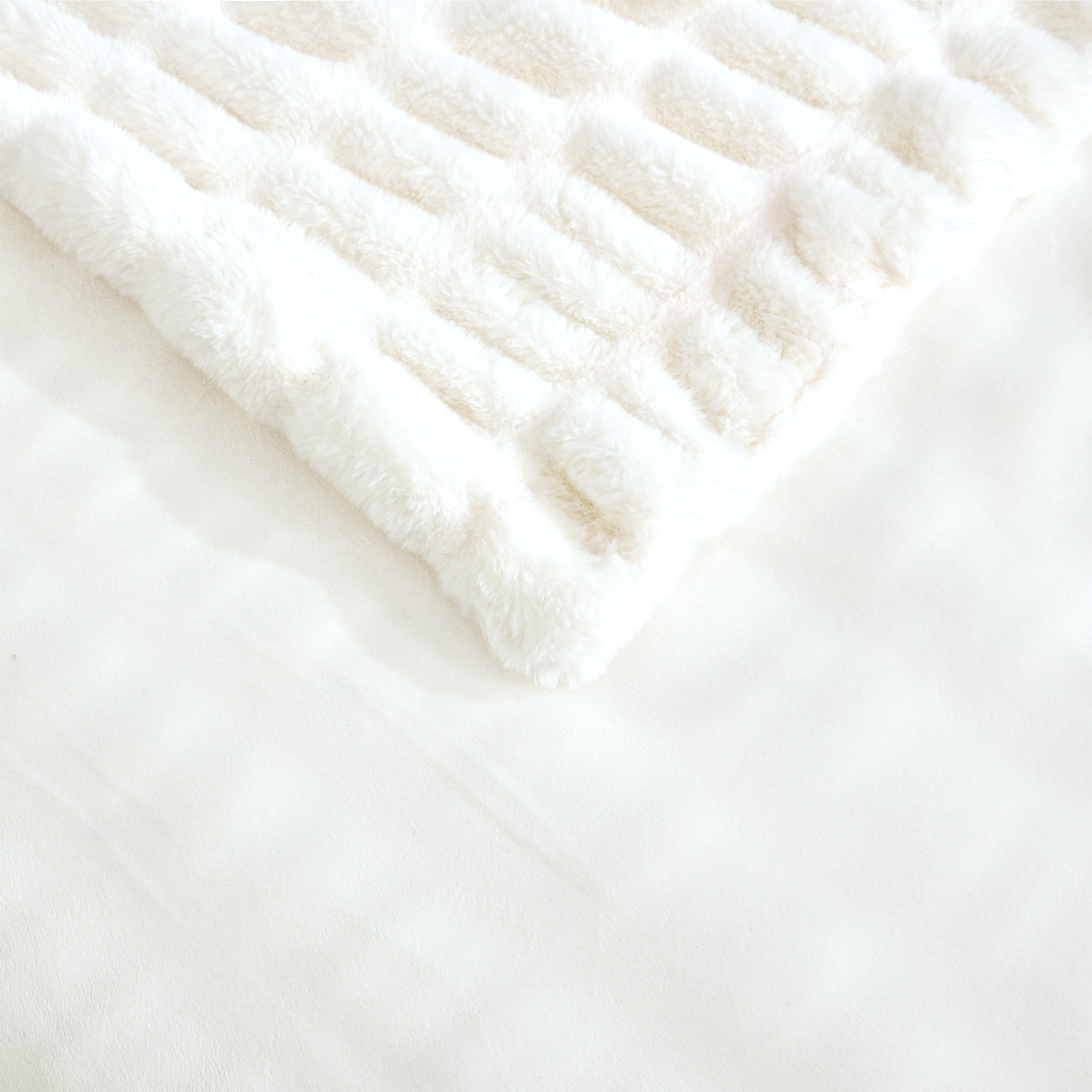 Mainstays Jeté froncé 50 x 70 po, Blanc.