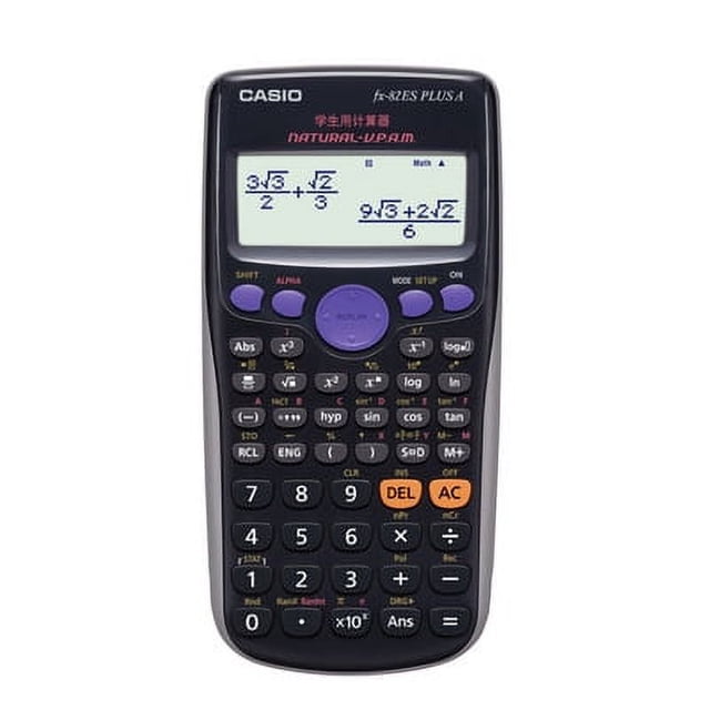 Calculatrice Scientifique à Énergie Solaire Noire avec Affichage à Double Ligne Affichant des Équations Mathématiques. Dotée d'Un Couvercle Rigide Ergonomique à Glissière pour la protection et la Prise. Comprend des Piles Remplaçables Accessibles via un Couvercle Arrière. Conçue pour le Bureau et l'École.