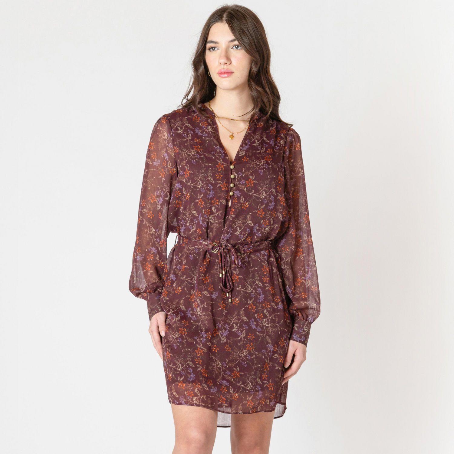 Devoted, Robe à boutons