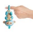 thumbnail image 2 of Jouet bébé singe scintillant Amelia de Fingerlings, 2 of 3