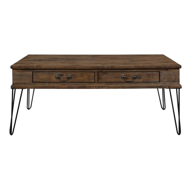 Topline Home Furnishings Table Basse Rectangulaire avec 2 Tiroirs, Chêne Rustique, Présentant un Plateau en Chêne Rustique Brun Uni avec grain de Bois visible, Deux Tiroirs à Poignée Rabattable Ton Bronze antique et des Pieds en Épingle en Métal Noir Orientés vers l'Avant. Ce design Transitionnel Mêle Charme antique au Style Industriel et Offre un Rangement Pratique, Convient aux Salons Décontractés.