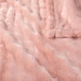 thumbnail image 3 of Couverture bébé rose à bulles texturées 76 x 102 cm, 3 of 4