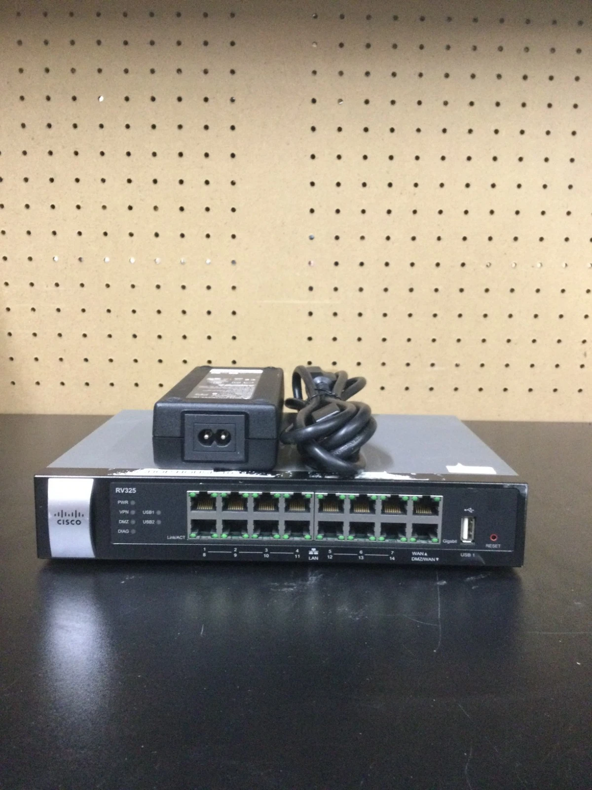 Used CISCO RV325-K9-NA RV325-K9 Dual Gigabit WAN VPN Router