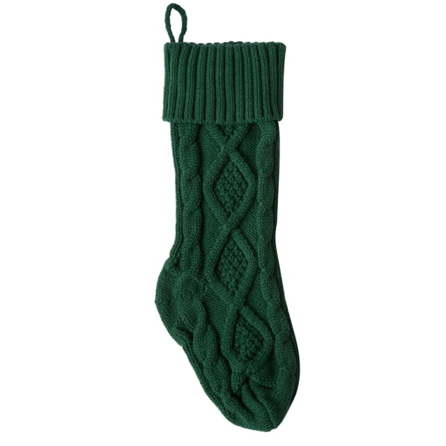 ZAXARRA Bas de Noël Classiques en Tricot Torsadé pour Foyer, Bas Suspendus de Couleur Vert Foncé. Faits de 100 % Acrylique avec Motif en Tricot Torsadé et Manchette Côtelée, Mesurant 46 cm (18 Pouces) de Longueur et 14 cm (5.5 Pouces) de Largeur. Comprend une Boucle de Suspension pour un Enfilage Facile sur les Foyers, les Arbres de Noël Ou Autres Décorations des Fêtes Intérieures et Extérieures. Convient pour Tenir de Petits Cadeaux Ou Bonbons, Ajoutant une Touche Chaude et Rustique à Votre Déco des Fêtes.