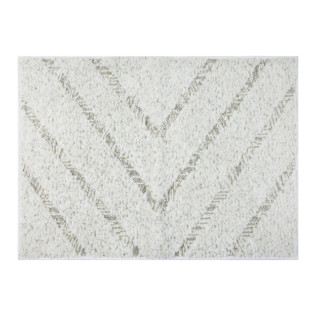 Mainstays Ensemble de 2 Tapis de Bain Marbrés en V avec un Tapis de Bain Rectangulaire Blanc en polyester Présentant des Motifs en V Gris Pâle Texturés et une surface en Peluche Douce, Conçu avec un Endos Antidérapant pour les Planchers de Salle de Bain, Convient pour Être Placé devant l'Évier Ou la Baignoire.