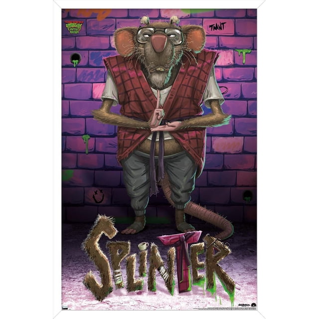 Chaos Mutant Les Tortues Ninja : - Affiche Murale Splinter Mettant en Vedette un Personnage Anthropomorphe rat Orienté vers l'Avant Portant des Lunettes, un Gilet à Carreaux Rouges par-Dessus une Chemise Blanche et un Pantalon Gris, Debout contre un Mur de Briques Violettes avec des Gouttes de graffiti et de slime Vert. le Mot « Splinter' » Est Épelé en Lettres Texturées et Duveteuses au Bas. Cette Oeuvre Murale Est Idéale pour une Déco de Pièce Audacieuse dans les Chambres, les Bureaux Ou les Dortoirs.