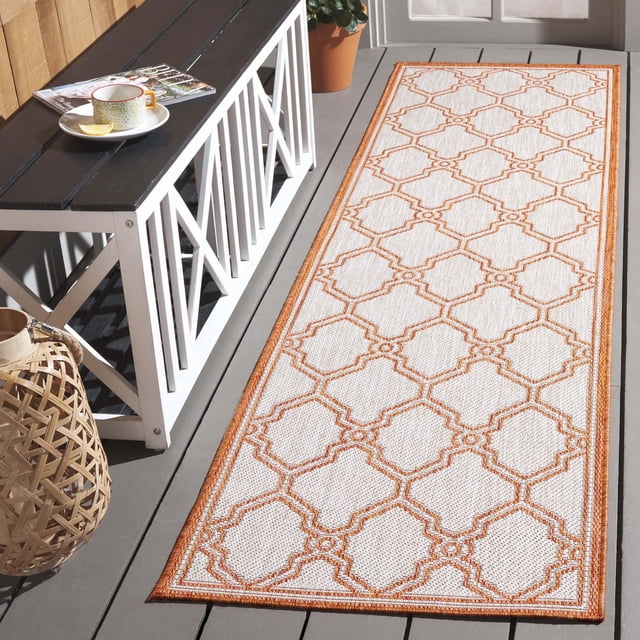 SAFAVIEH Beach House Tapis d'Aire Intérieur/extérieur Géométrique Faith Est un Coureur Rectangulaire avec une base Blanche et un Motif de Treillis Géométrique orange, Fabriqué à Partir de Fils Synthétiques Durables Résistants aux Taches et à la Décoloration, Montré sur une Terrasse en Bois Grise à Côté d'Un Banc Blanc avec une Tasse et un magazine, Idéal pour les Zones à Fort Passage Intérieur Ou Extérieur.