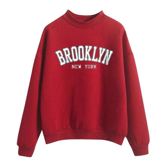 2025 T-Shirts Graphiques à Manches Longues Décontractés pour Femmes, Col Rond, T-Shirts de Groupe, Chandails Vintage pour Femmes, Hauts à Enfiler, Blouse à Bas Froncé. un Chandail Rouge à Col Rond avec « Brooklyn New York » Imprimé en Lettres Blanches Audacieuses sur la Poitrine. Fait de polyester, avec Manches Longues, Coupe Décontractée et Tissu Léger. Idéal pour une Tenue Décontractée à l'Automne, en Hiver Ou au Printemps, et s'Agence Bien avec des jeans, des leggings Ou des Jupes.