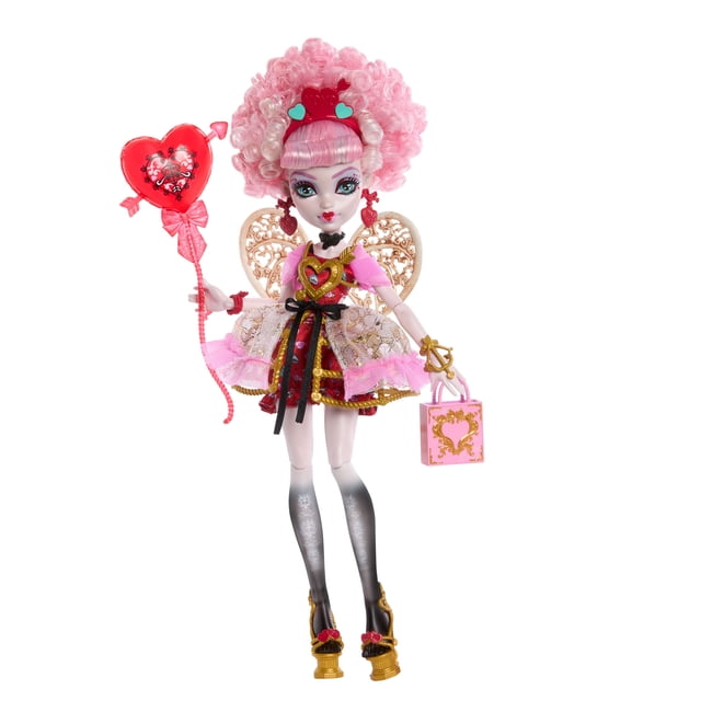 Monster High Poupée d'Anniversaire Effrayante et Douce Cupid Asteria en Robe de Fête avec Cheveux Bouclés Roses et Ailes en Filigrane Doré, Tenant un Ballon Rouge en Forme de Cœur et un Sac-Cadeau Rose. la Poupée Présente une Robe Scintillante avec des Bloomer à Imprimé de Cœurs Rouges, des Bas Dégradé Noir à Gris, des Chaussures à Talons Hauts Or et Noir, et un bracelet Arbalète, Convient aux Présentations de Poupées de Collection.