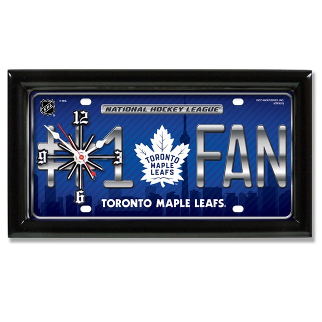 GTEI LNH Maple Leafs de Toronto Horloge Murale avec Cadre Noir de 1 Po à Finition Satinée et Mouvement à quartz, Présentant un Cadran à Plaque d'Immatriculation en Métal Bleu avec Texte d'Éventail #1 Argenté, le logo Maple Leafs de Toronto Blanc et la Marque LNH, Mesurant 7 X 13 Po, Convient aux Salles de Ventilateurs Ou aux Bureaux.