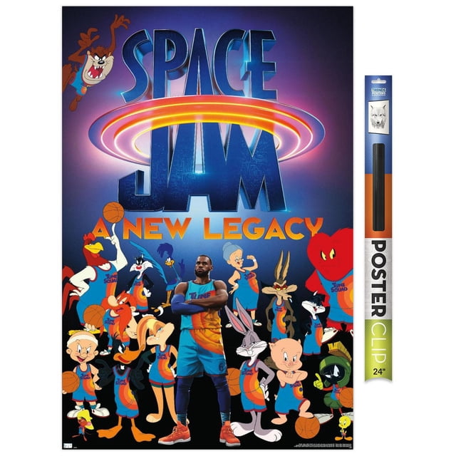 Space Jam : A New Legacy - Affiche Murale d'Équipe, 14,725 Pouces x 22,375 Pouces, Mettant en Vedette des Personnages de Looney Tunes Orientés vers l'Avant et un Joueur de basketball en Chandails de Tune Squad. l'Affiche Affiche le logo Space Jam Bleu et orange Audacieux avec un Anneau Lumineux sur un Fond Dégradé Bleu Foncé à Violet. des Personnages comme Bugs Bunny, Lola Bunny, Daffy Duck, Tweety et Sylvester Portent des Uniformes de basketball Bleu et orange. Imprimée sur Papier d'Art photo