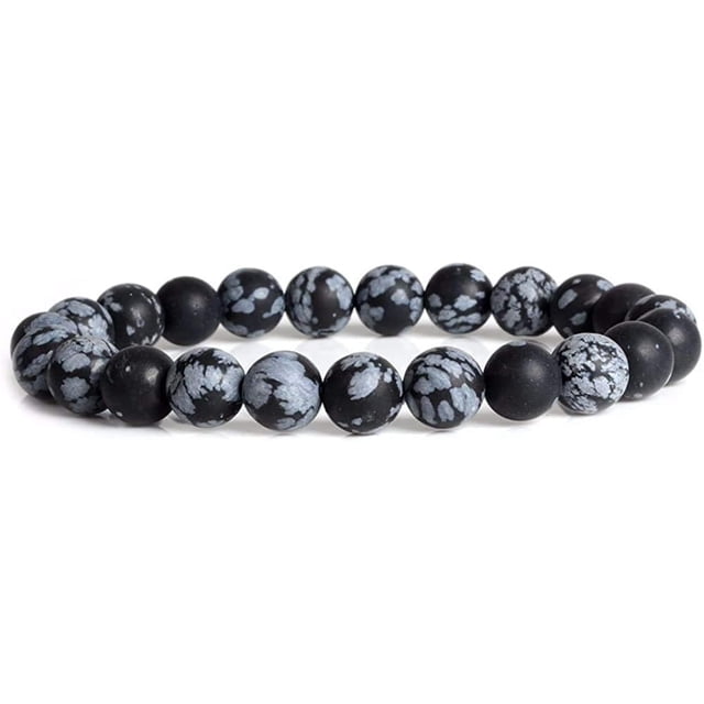 Angelstones Bracelet Extensible en Perles Rondes de 8 mm en Obsidienne Flocon de Neige Mat Naturel, Longueur de 7 Pouces. Comprend des Perles d'Obsidienne Noires Naturelles avec des Motifs Uniques de Flocons de Neige Blancs, Chaque Perle d'Environ 8 mm de Diamètre. design Unisexe Convenant aux Hommes et aux Femmes. Bracelet Fait à la Main avec une Bande Extensible, Livré avec une Pochette. Note : les Taches Blanches Sont des Reflets Légers, Pas des Marquages sur la Pierre.