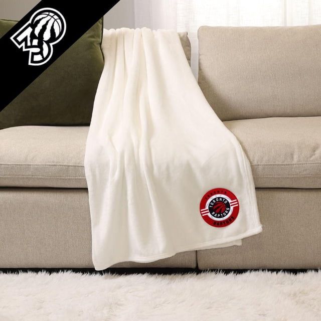 LNH , NBA, Couverture de Sport Blanche MLB, 50 Pouces x 60 Pouces, Drapée sur un sofa beige avec un Coussin Vert, en Peluche 100 % polyester, avec un Écusson logo Raptors de Toronto Rouge, Convient à une Utilisation Intérieure et à une Chaleur Douillette.
