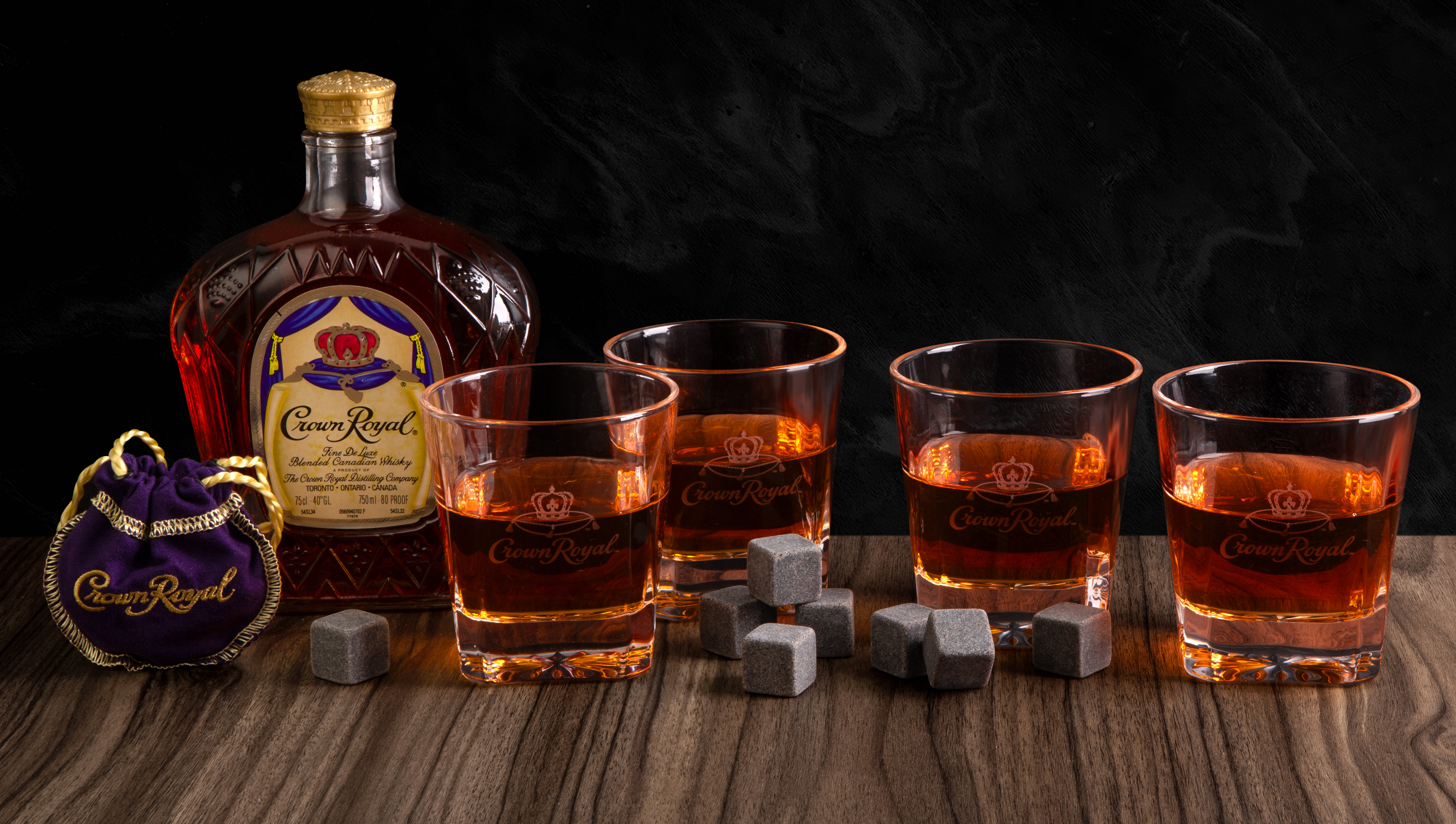 Coffret De Pierres à Whisky Crown Royal, 8 Pierres Rafraîchissantes, 4 Verres Et Pochette En Velours