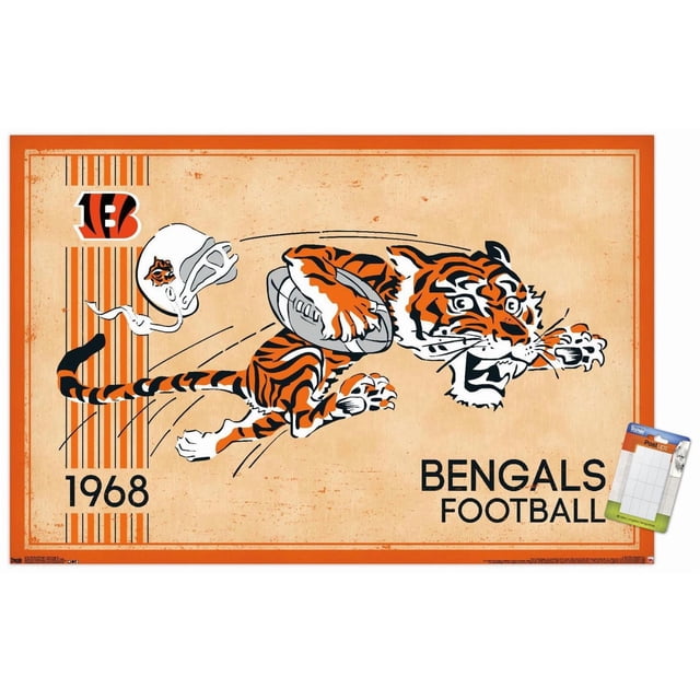 NFL Cincinnati Bengals - Affiche Murale Logo Rétro 14, 22,375 Pouces x 34 Pouces Mettant en Vedette une Mascotte vintage du Tigre du Bengale Bondissant avec un Ballon de football sur un Fond Texturé beige. l'Affiche Comprend des Rayures orange, un Casque des Bengals avec Logo du Tigre, Année 1968, et un Texte « Bengals football » Encadré d'Une Bordure orange, Idéal pour la Déco de Chambre de fan.