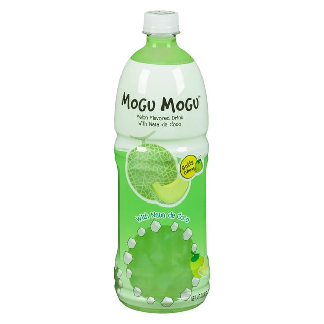MOGUMOGU Boisson de Jus de Melon avec Nata de Coco dans une Bouteille en Plastique de 1 L Présentant une Étiquette Verte et Blanche avec une illustration de Melon et un Texte Mettant en Valeur du Vrai Jus de fruit et des Morceaux de Nata de Coco Moelleux pour un Mélange Rafraîchissant de Jus de Fruits, Convient Aussi comme option de Boisson Rafraîchissante.