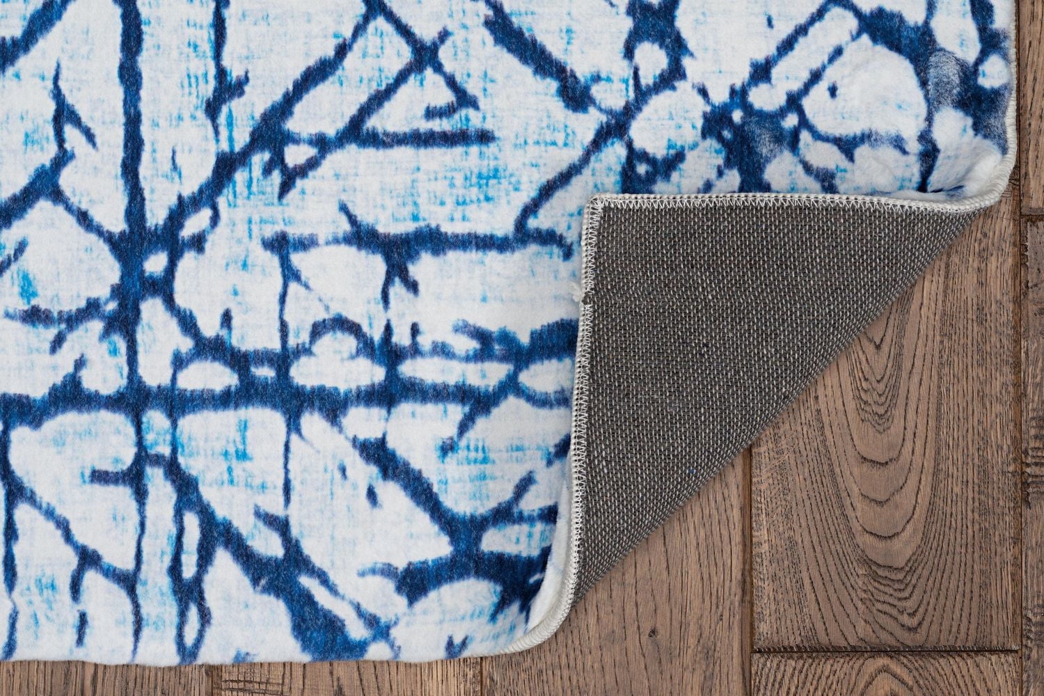 Tapis Motif Faux Lapin Ingrain bleu & blanc de 8 pi x 10 pi