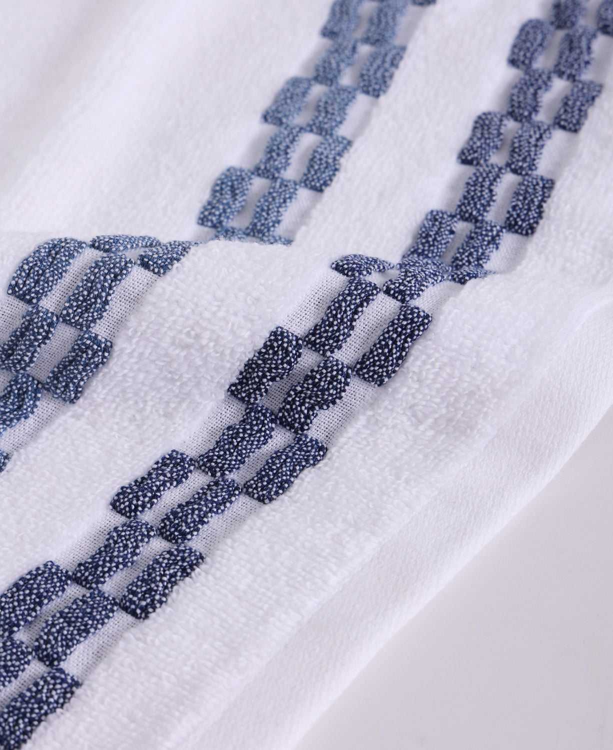 Ensemble de serviettes de luxe Chaps – paquet de 4, bleu marine, 12 po x 12 po