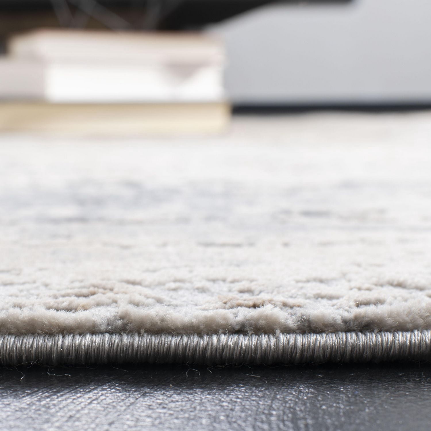 SAFAVIEH Invista Dulcibella Abstract Area Rug