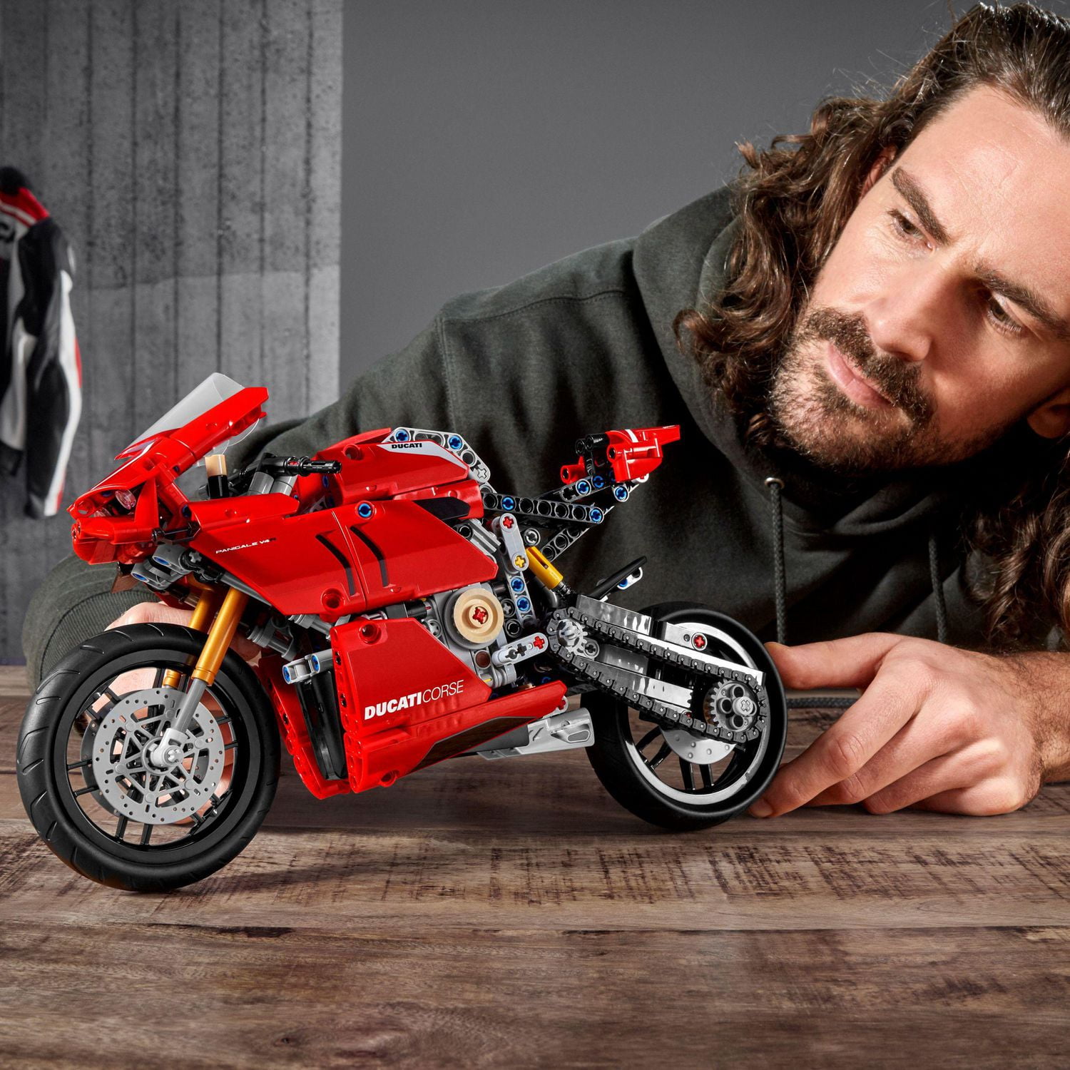 LEGO Technic Ducati Panigale V4 R 42107, Ensemble de construction (646 pièces)